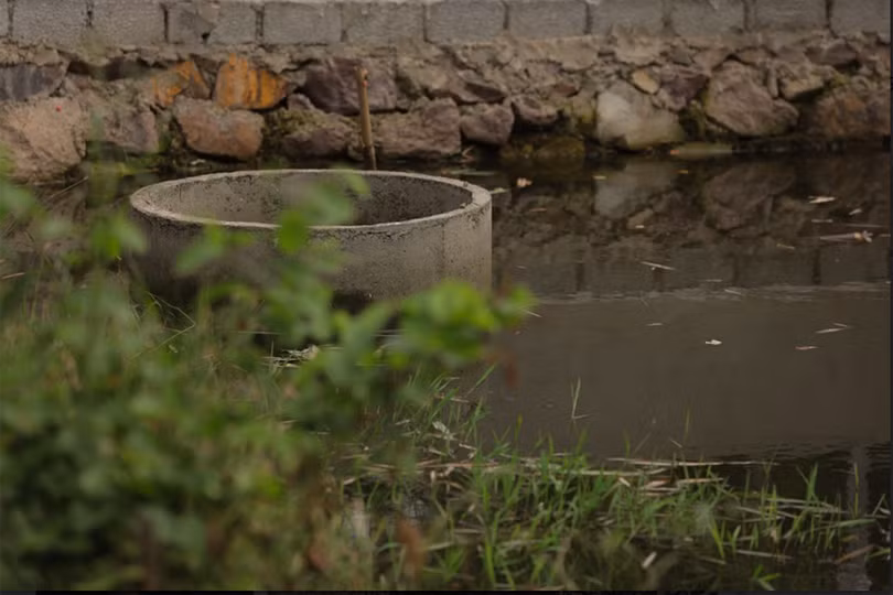 Người dân thị trấn Nghèn vui mừng đón nước sạch được Huda khơi nguồn