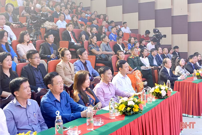 Gala “HTTV - Kết nối Vòng tay nhân ái” huy động hơn 500 triệu đồng giúp đỡ các hoàn cảnh khó khăn