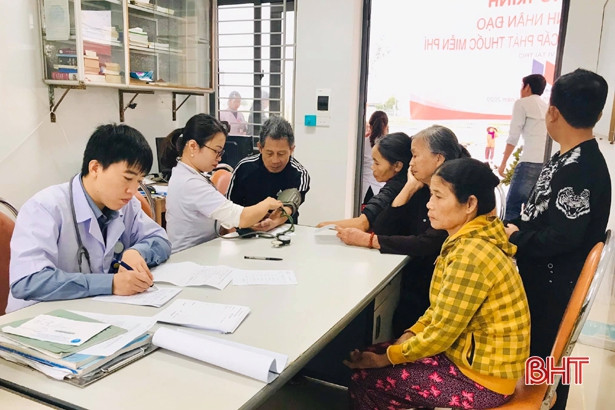 120 người cao tuổi Thạch Xuân được khám, cấp thuốc miễn phí