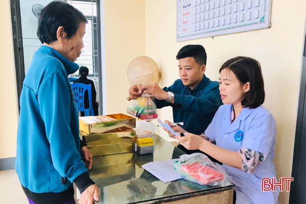 120 người cao tuổi Thạch Xuân được khám, cấp thuốc miễn phí