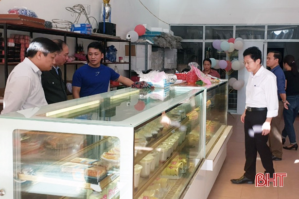 Sử dụng 11kg bơ nhân kem quá “đát”, cơ sở làm bánh ở Hương Khê bị phạt 10 triệu đồng