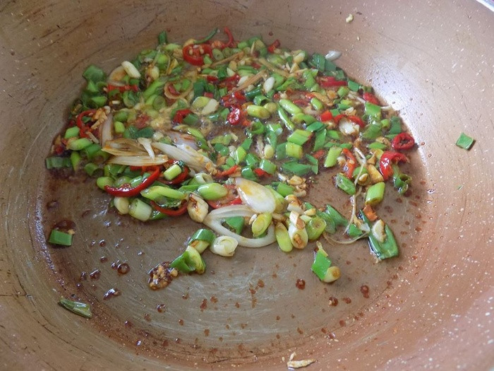 Thơm lừng gà kho cùi dừa lạ mà ngon xuất sắc cho bữa cơm chiều