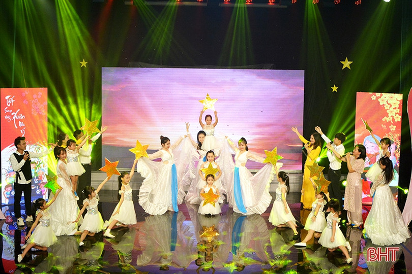 Gala “HTTV - Kết nối Vòng tay nhân ái” huy động hơn 500 triệu đồng giúp đỡ các hoàn cảnh khó khăn