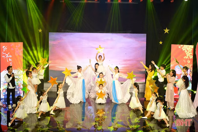 Gala “HTTV - Kết nối Vòng tay nhân ái” huy động hơn 500 triệu đồng giúp đỡ các hoàn cảnh khó khăn