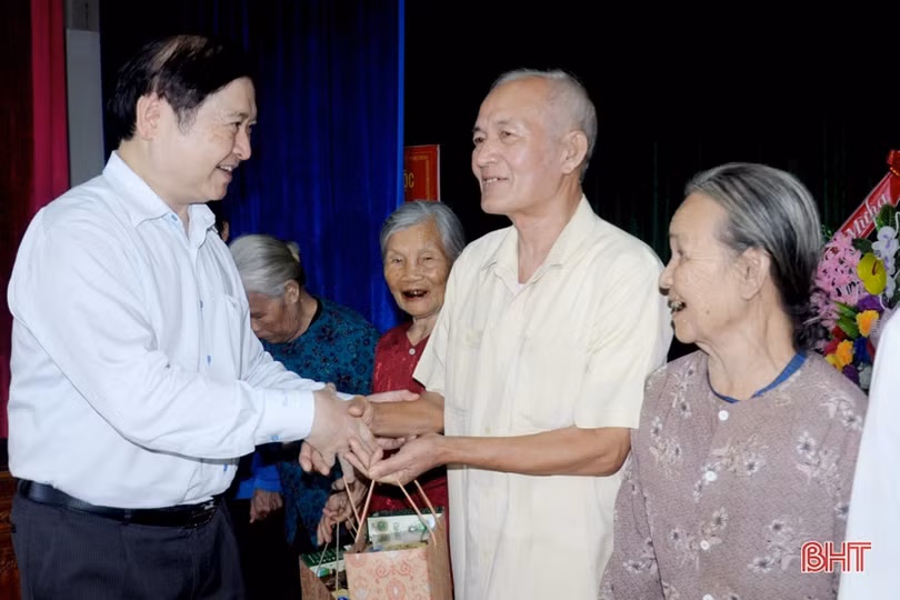 Chủ nhiệm Ủy ban KHCN&MT của Quốc hội chúc Tết tại Can Lộc