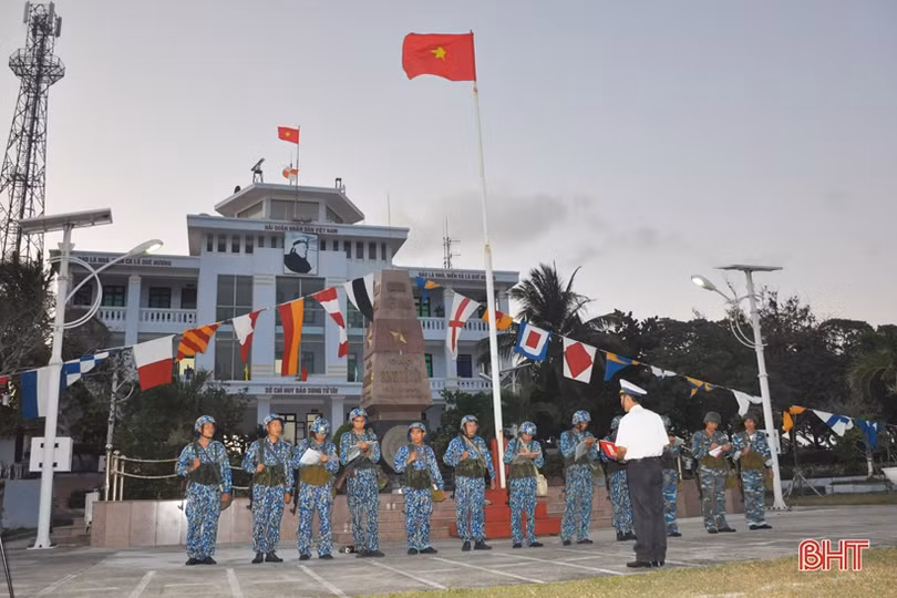 Bình yên xã đảo Song Tử Tây qua ống kính PV Báo Hà Tĩnh