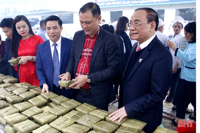 Thi gói bánh chưng ngày tết