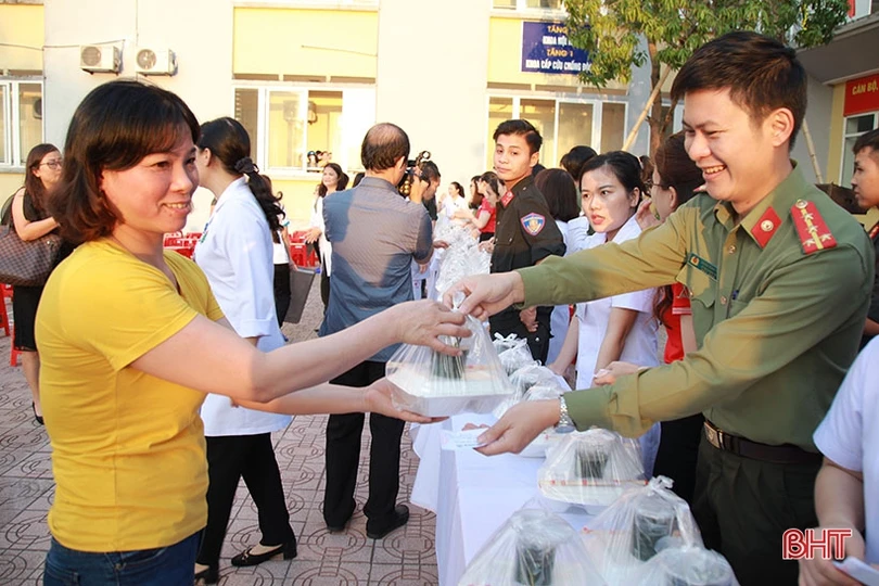 Ấm áp chương trình “Mùa xuân yêu thương” với bệnh nhân nghèo Hà Tĩnh