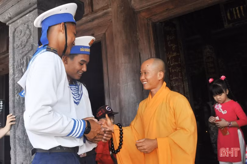 Bình yên xã đảo Song Tử Tây qua ống kính PV Báo Hà Tĩnh