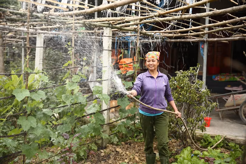 Người dân thị trấn Nghèn vui mừng đón nước sạch được Huda khơi nguồn