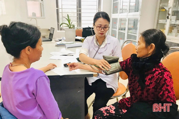 120 người cao tuổi Thạch Xuân được khám, cấp thuốc miễn phí