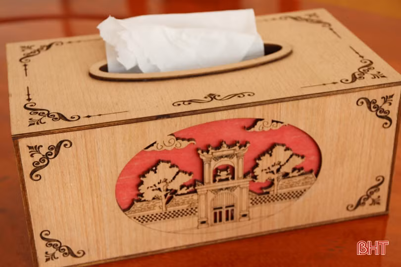 Tinh tế những món đồ lưu niệm của làng mộc nổi tiếng ở Hà Tĩnh