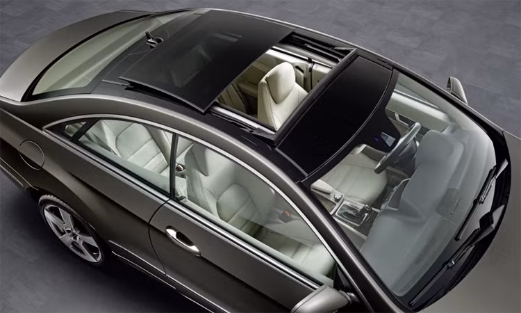 Gần 750.000 xe Mercedes dính lỗi có thể bay mất cửa sổ trời