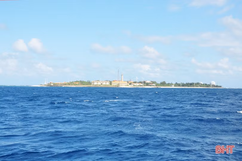 Bình yên xã đảo Song Tử Tây qua ống kính PV Báo Hà Tĩnh