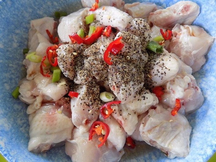 Thơm lừng gà kho cùi dừa lạ mà ngon xuất sắc cho bữa cơm chiều