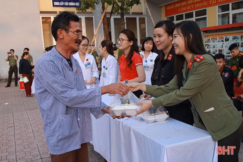 Ấm áp chương trình “Mùa xuân yêu thương” với bệnh nhân nghèo Hà Tĩnh