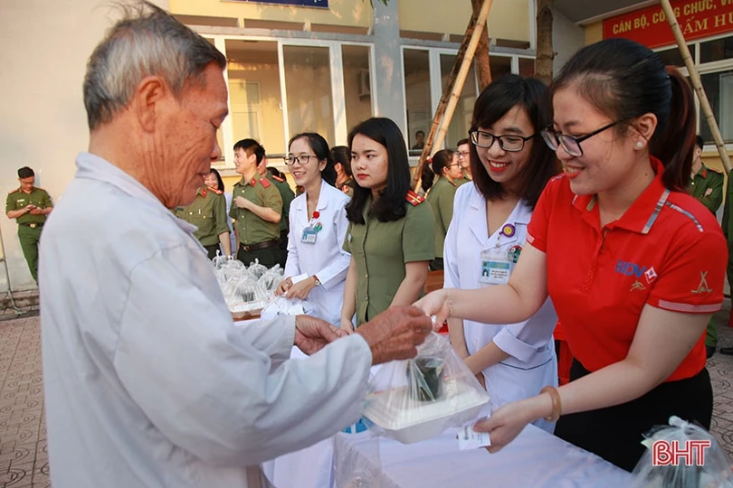 Ấm áp chương trình “Mùa xuân yêu thương” với bệnh nhân nghèo Hà Tĩnh