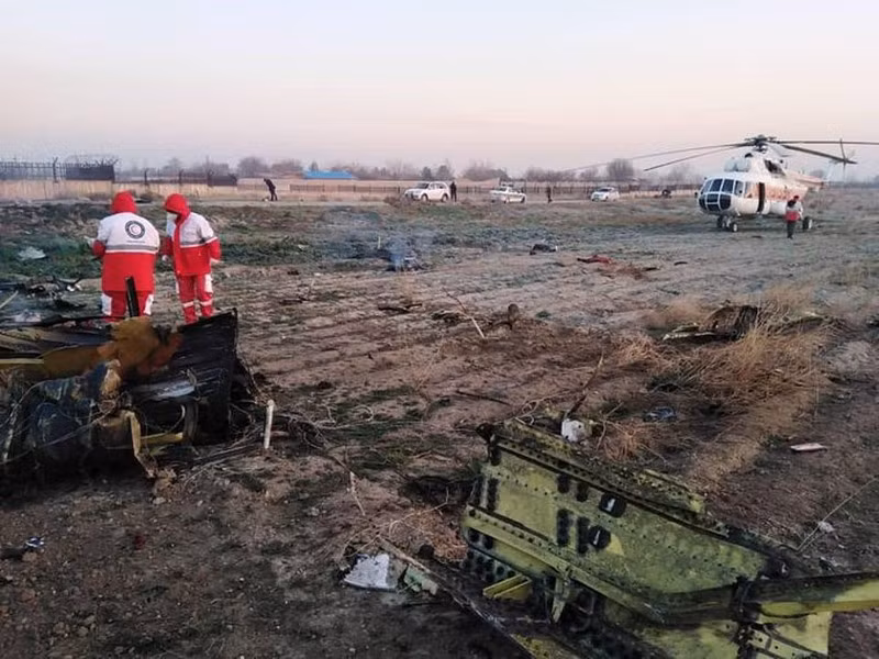 Hiện trường thảm khốc máy bay Ukraine chở 176 người rơi ở Iran