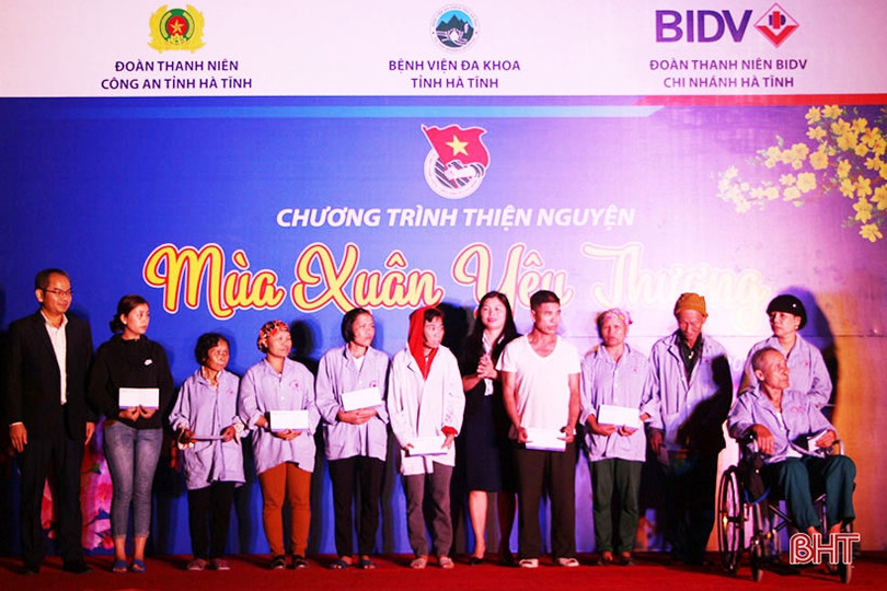 Ấm áp chương trình “Mùa xuân yêu thương” với bệnh nhân nghèo Hà Tĩnh