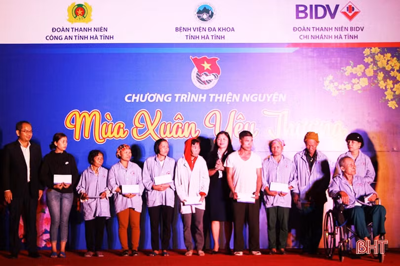 Ấm áp chương trình “Mùa xuân yêu thương” với bệnh nhân nghèo Hà Tĩnh