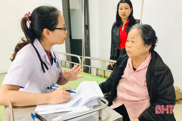 120 người cao tuổi Thạch Xuân được khám, cấp thuốc miễn phí