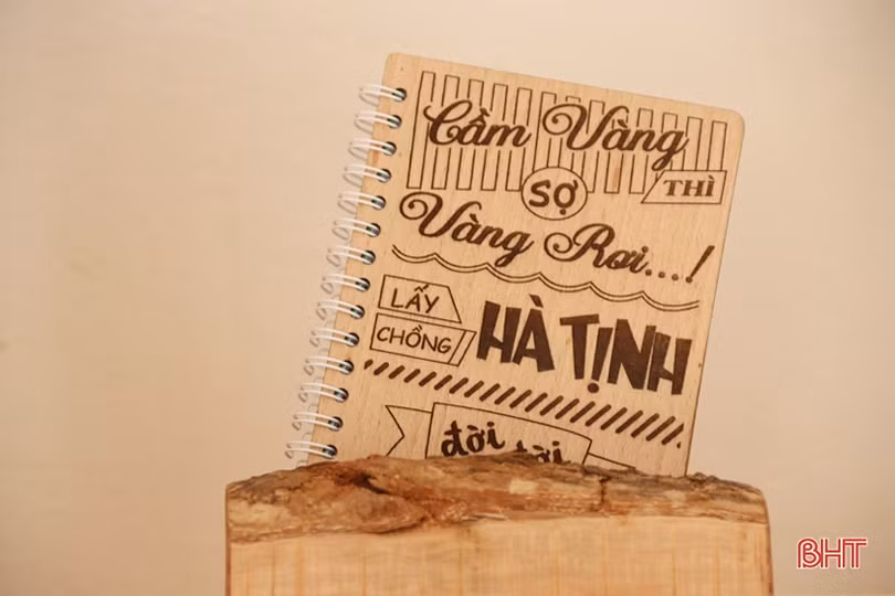 Tinh tế những món đồ lưu niệm của làng mộc nổi tiếng ở Hà Tĩnh