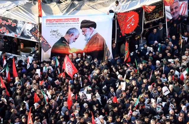 Đám rước lễ tang tướng Soleimani lớn nhất ở Iran kể từ năm 1989