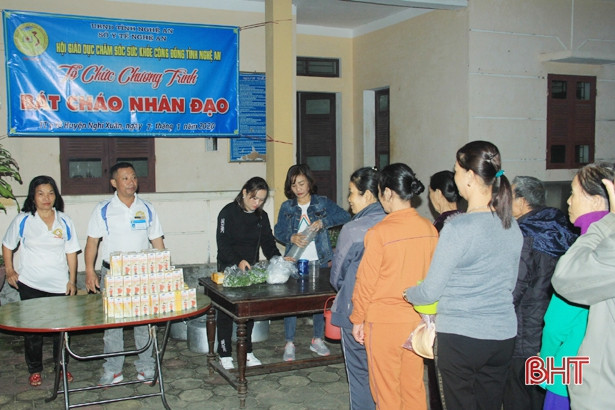 Bát cháo tình thương ấm lòng người bệnh