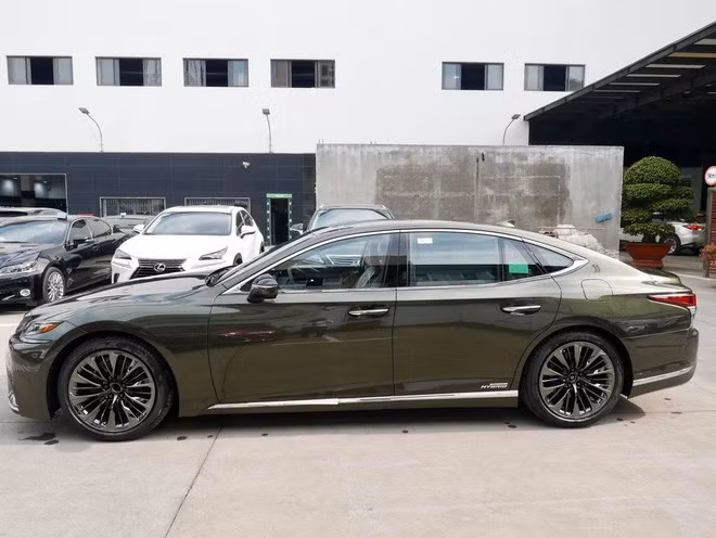Lexus LS500h phiên bản đặc biệt giá 7,83 tỷ đồng về Việt Nam