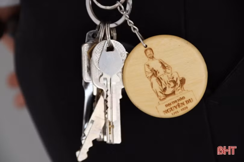 Tinh tế những món đồ lưu niệm của làng mộc nổi tiếng ở Hà Tĩnh