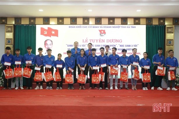 “Tuổi trẻ Khối CCQ&DN Hà Tĩnh tự hào tiến bước dưới cờ Đảng”