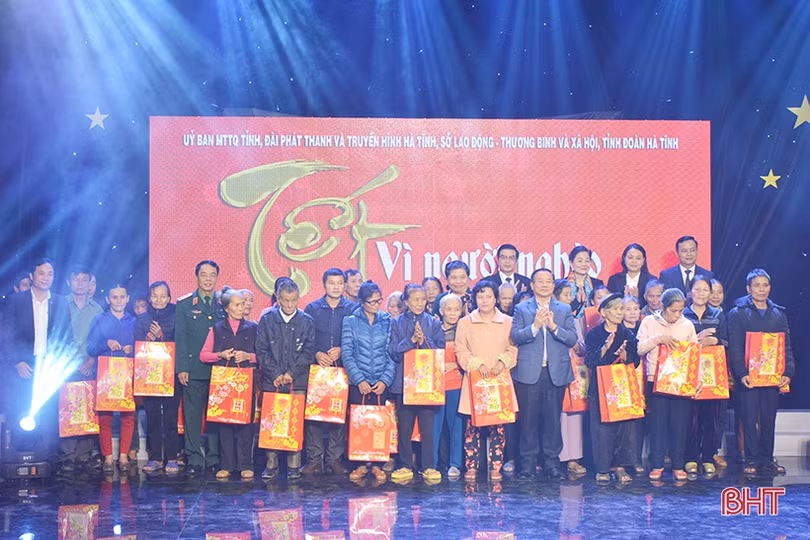 Các doanh nghiệp, nhà hảo tâm ủng hộ Quỹ vì người nghèo Hà Tĩnh hơn 115 tỷ đồng