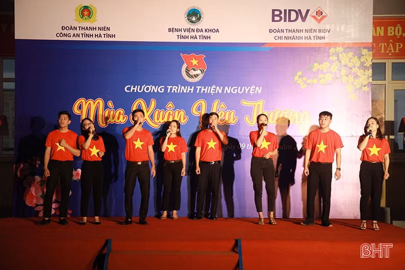 Ấm áp chương trình “Mùa xuân yêu thương” với bệnh nhân nghèo Hà Tĩnh