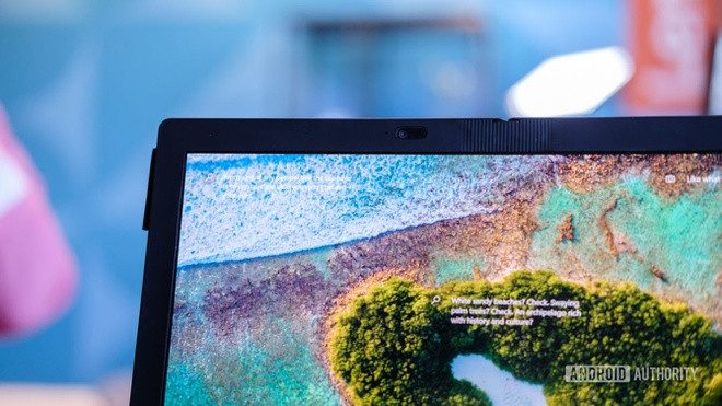 Laptop màn hình gập đầu tiên trên thế giới, giá 2.500 USD