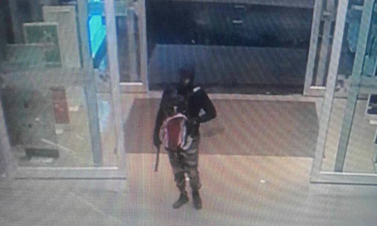 Cướp tiệm vàng bắn chết ba người