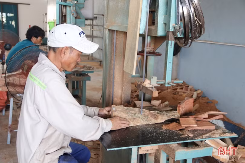 Tinh tế những món đồ lưu niệm của làng mộc nổi tiếng ở Hà Tĩnh