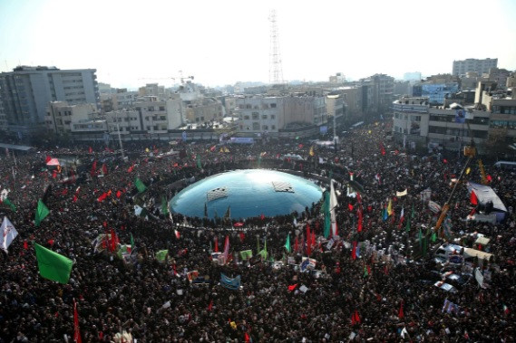 Đám rước lễ tang tướng Soleimani lớn nhất ở Iran kể từ năm 1989