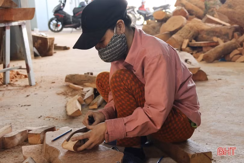 Tinh tế những món đồ lưu niệm của làng mộc nổi tiếng ở Hà Tĩnh