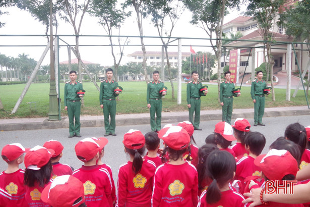 Lính vệ binh Hà Tĩnh “tinh - nhanh - nghiêm - lễ”