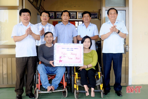 Lãnh đạo tỉnh Hà Tĩnh chúc tết các cơ sở nuôi dưỡng người có công, bảo trợ xã hội