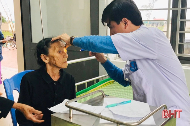 120 người cao tuổi Thạch Xuân được khám, cấp thuốc miễn phí