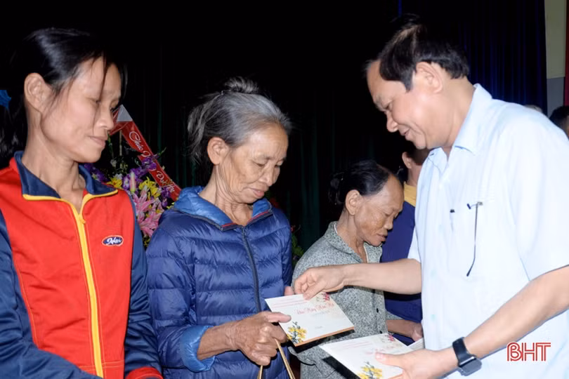 Chủ nhiệm Ủy ban KHCN&MT của Quốc hội chúc Tết tại Can Lộc