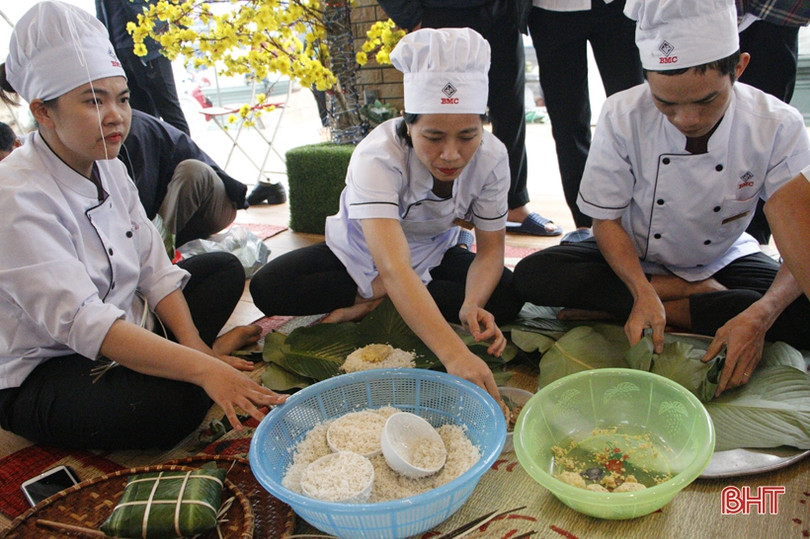 Thi gói bánh chưng ngày tết