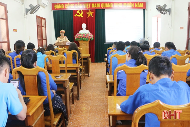 Phổ biến Nghị định 100 cho cán bộ đoàn xã, phường trên địa bàn TP. Hà Tĩnh