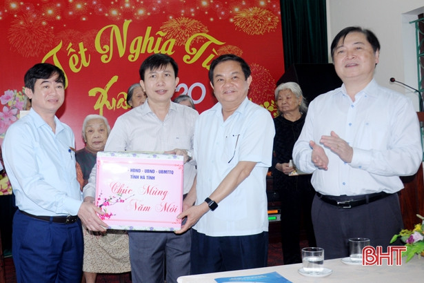 Lãnh đạo tỉnh Hà Tĩnh chúc tết các cơ sở nuôi dưỡng người có công, bảo trợ xã hội