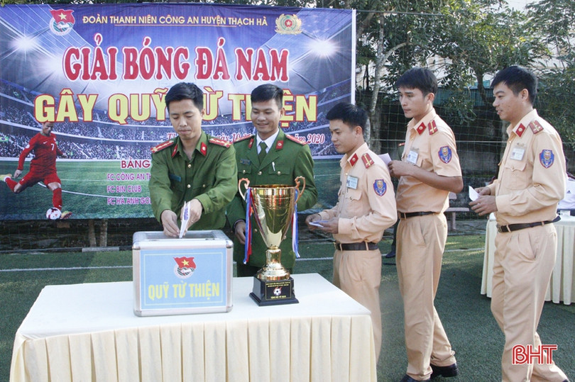 Công an huyện Thạch Hà khai mạc giải bóng đá gây quỹ từ thiện