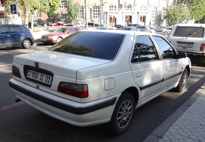 Bị Mỹ cấm vận, ngành công nghiệp ôtô Iran trên bờ vực sụp đổ