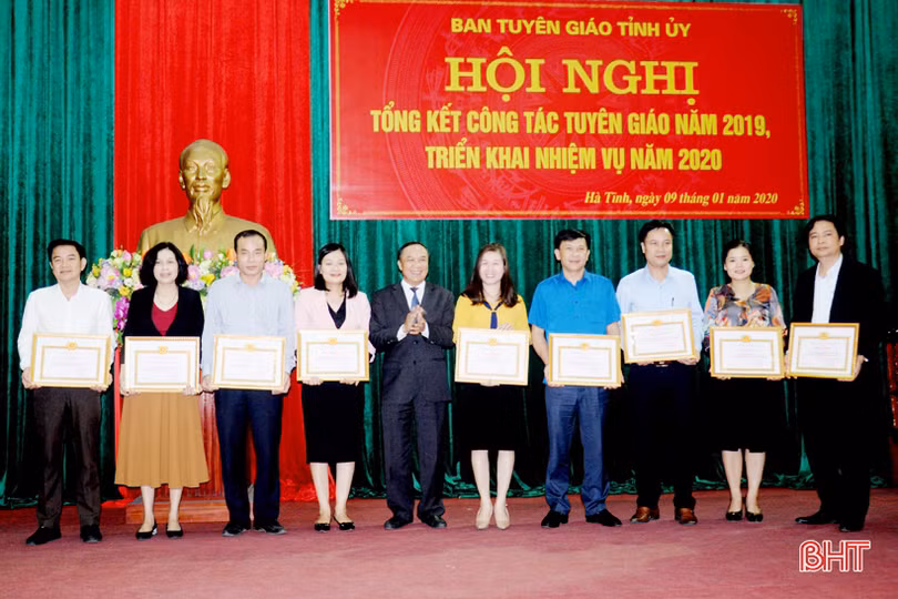 Tăng cường bảo vệ nền tảng tư tưởng của Đảng, phản bác các quan điểm sai trái, thù địch