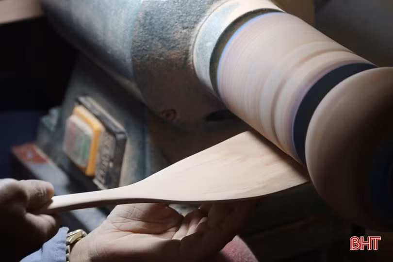 Tinh tế những món đồ lưu niệm của làng mộc nổi tiếng ở Hà Tĩnh