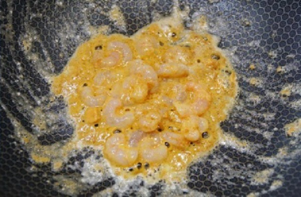 Mẹ chồng tôi có món tôm xào ngon lạ, ăn bao nhiêu cũng không ngán